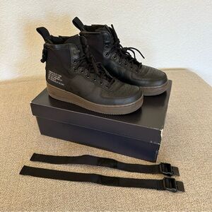 ✔️NIKE Women’s SF Air Force 1 Mid